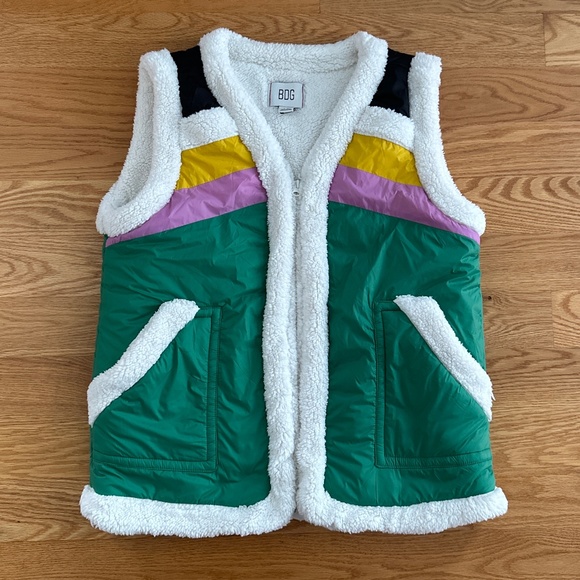Urban Outfitters Jackets & Blazers - BDG Urban Outfitters NWOT Nylon Sherpa Vest (L)